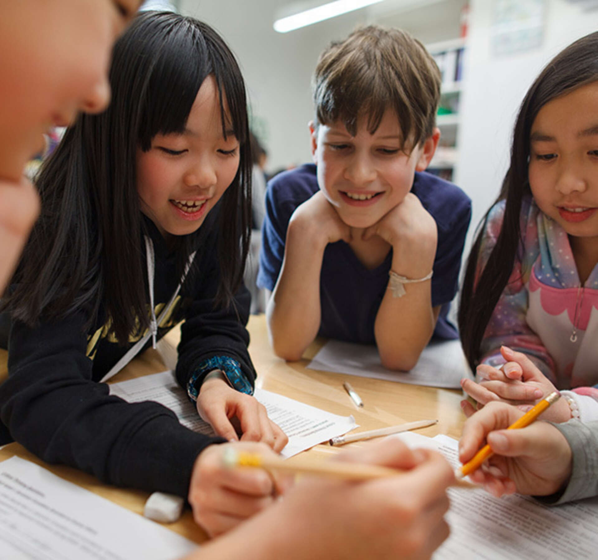 Csba children around table 604 566